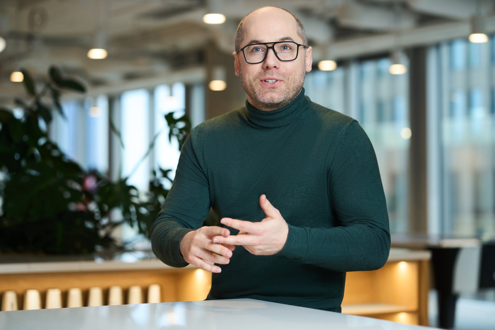 Dr n. med. Artur Drobniak, prezes Okręgowej Izby Lekarskiej w Warszawie — sesja plenerowa, kadr 4