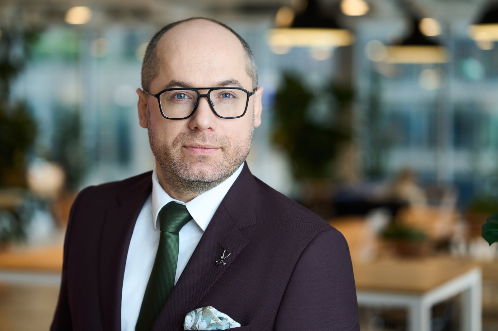 Dr n. med. Artur Drobniak, prezes Okręgowej Izby Lekarskiej w Warszawie — sesja plenerowa, kadr 6