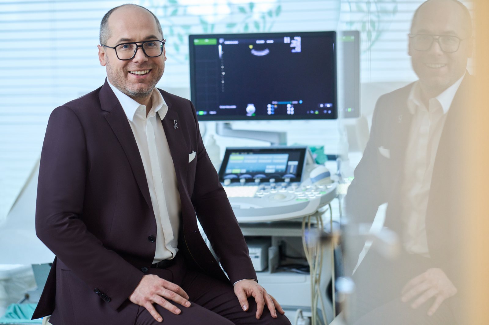 Dr n. med. Artur Drobniak, prezes Okręgowej Izby Lekarskiej w Warszawie — sesja plenerowa, kadr 8
