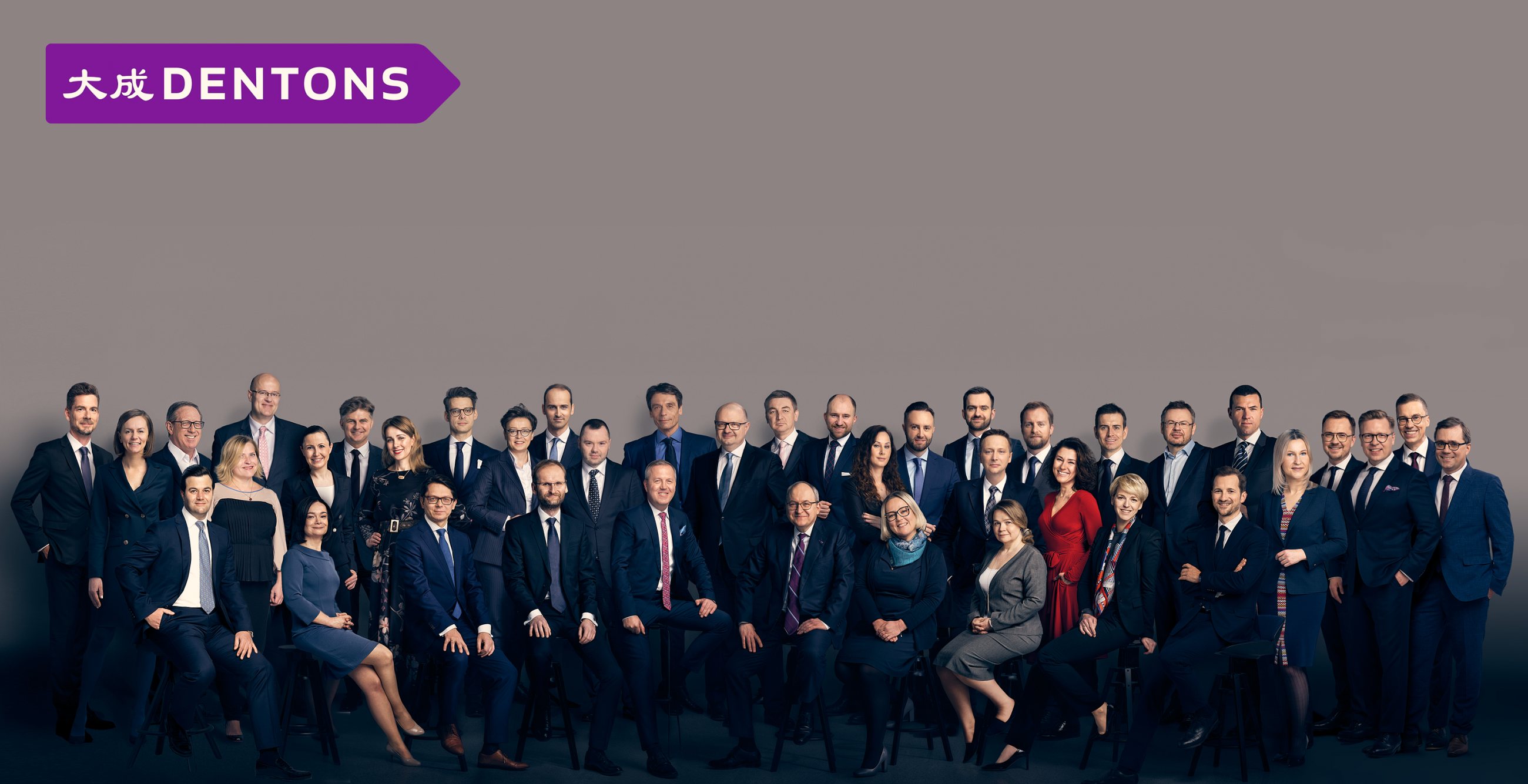 Panorama zespołu kancelarii Dentons — grupowa fotografia wizerunkowa
